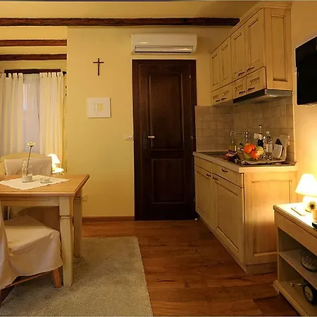 Duketis בית הארחה רוביני