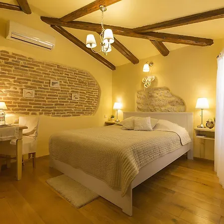 Duketis בית הארחה 4*