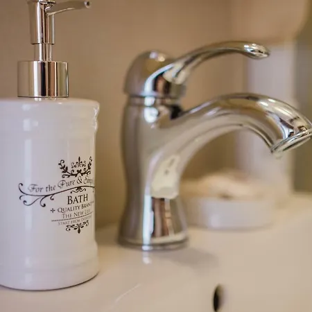 Duketis בית הארחה 4*