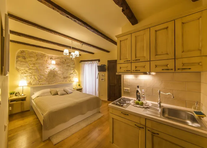 Πανσιόν Duketis Ρόβινι