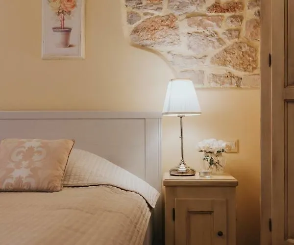 Duketis Πανσιόν Ρόβινι