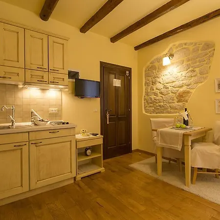 Duketis Pensión 4*