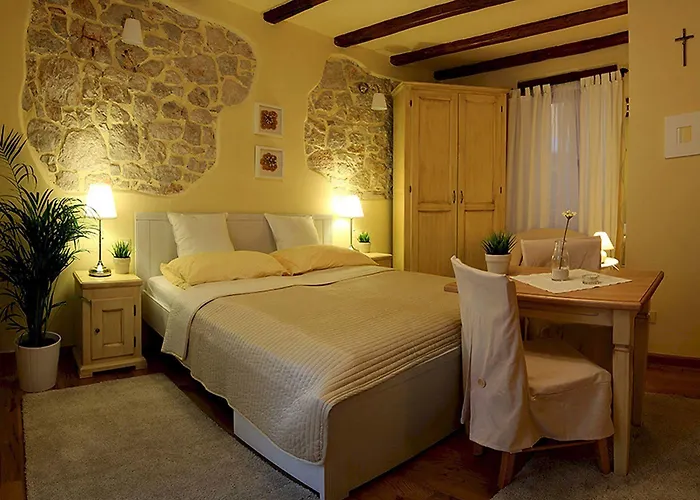 Duketis Πανσιόν Ρόβινι